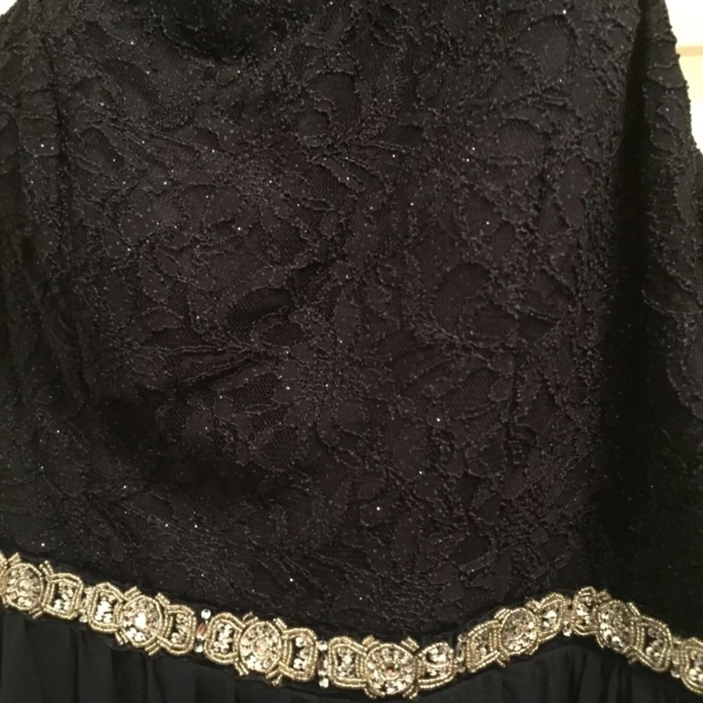 Dress - Picture 2 of 4